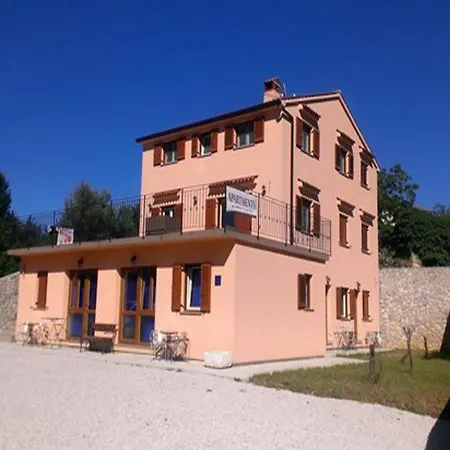 Barbara With Pool Guest house